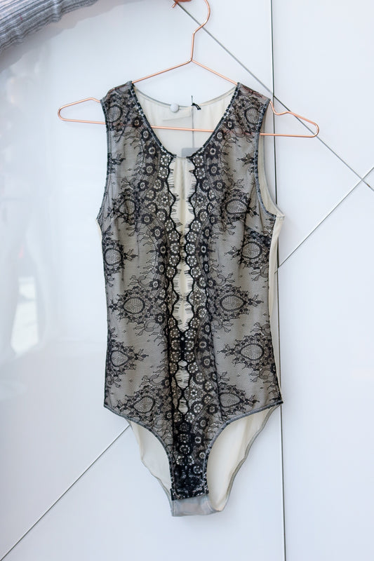 LACE & MESH BODYSUIT